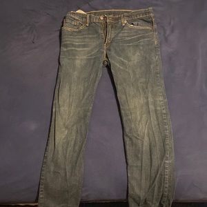 Levi 33/32 Slim cut jeans